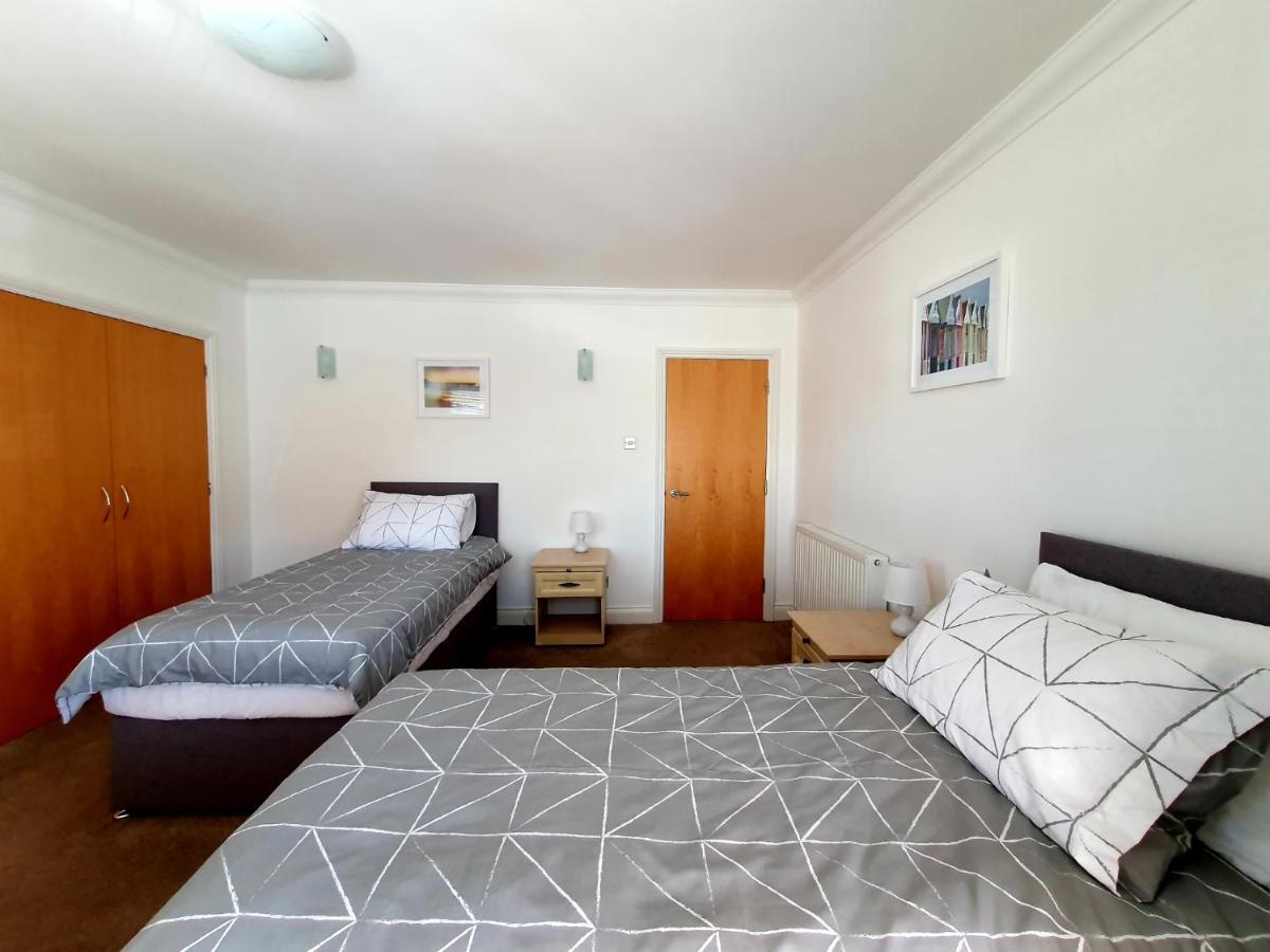 Top Quality Beach Front Apartment Sleep Up To 7 Guests Борнмът Екстериор снимка