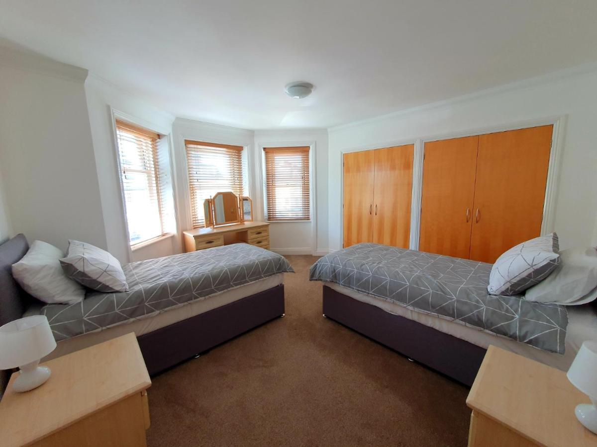 Top Quality Beach Front Apartment Sleep Up To 7 Guests Борнмът Екстериор снимка