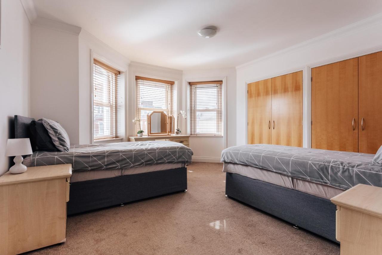 Top Quality Beach Front Apartment Sleep Up To 7 Guests Борнмът Екстериор снимка